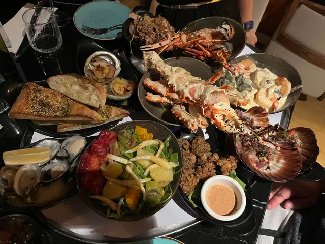 TheCray Seafood & Grill Restaurant, Belmont