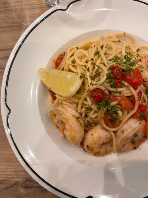 La Vita Cafe & Restaurant