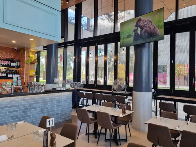 La Vita Cafe & Restaurant
