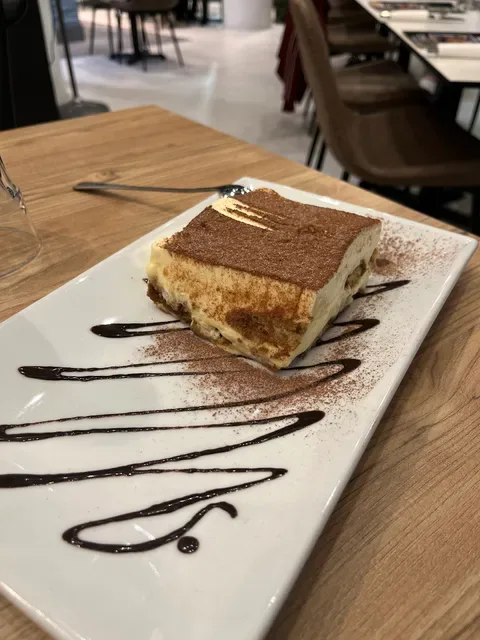 La Vita Cafe & Restaurant