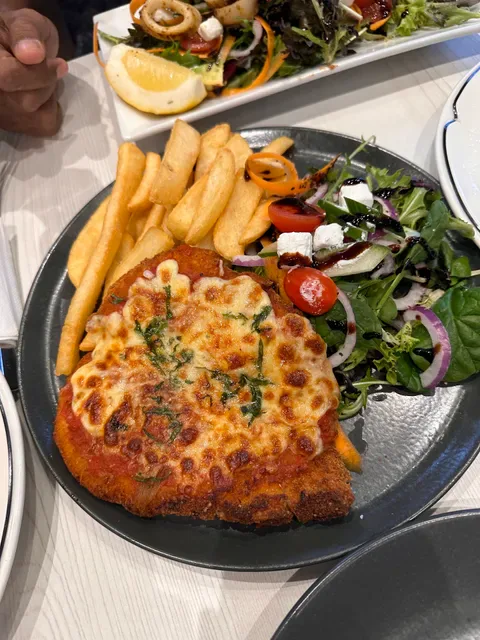 La Vita Cafe & Restaurant