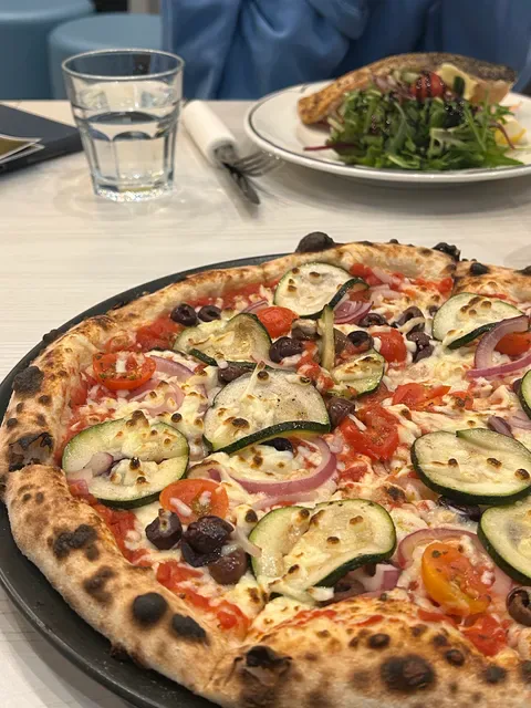 La Vita Cafe & Restaurant
