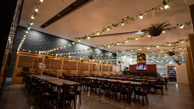ROAR Bar & Grill