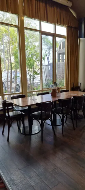 Mount Henry Tavern