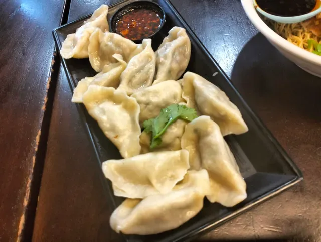 Two Hands Noodle Shop Como