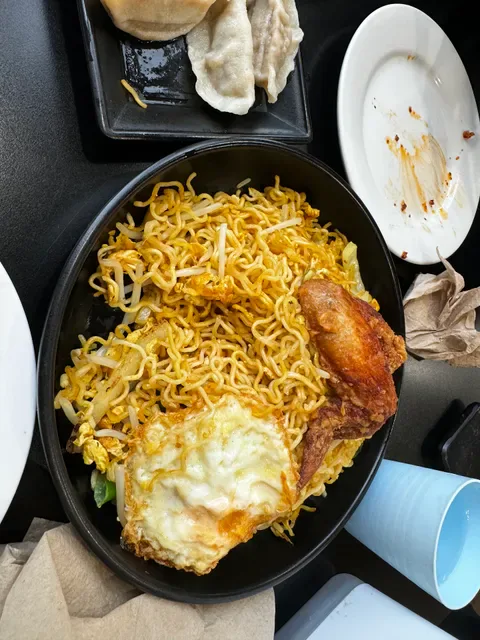 Two Hands Noodle Shop Como