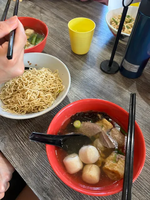 Two Hands Noodle Shop Como