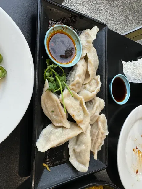 Two Hands Noodle Shop Como