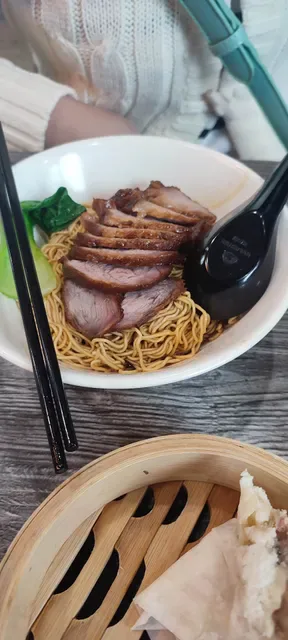 Two Hands Noodle Shop Como