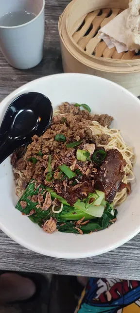 Two Hands Noodle Shop Como