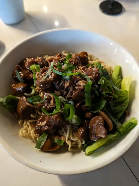 Two Hands Noodle Shop Como