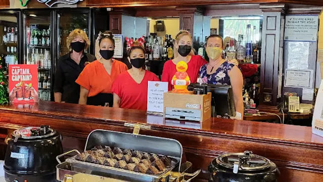 Hank’s Bar and Bistro
