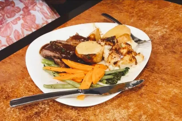 Hank’s Bar and Bistro