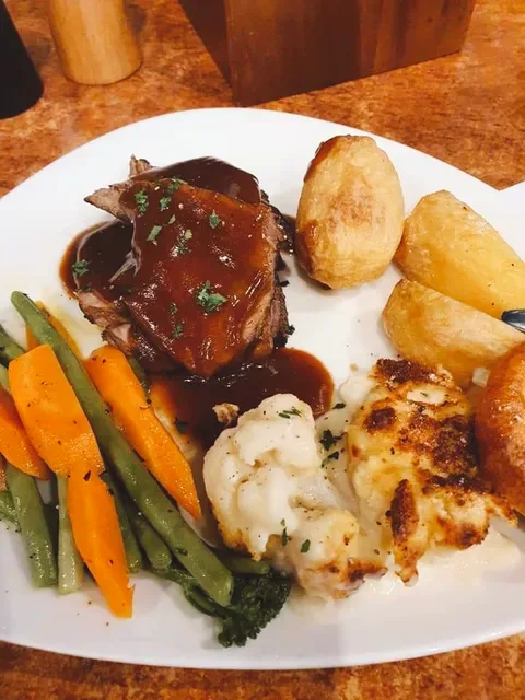 Hank’s Bar and Bistro