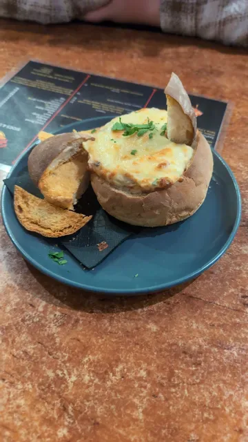 Hank’s Bar and Bistro