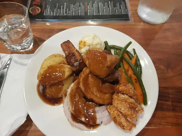 Hank’s Bar and Bistro