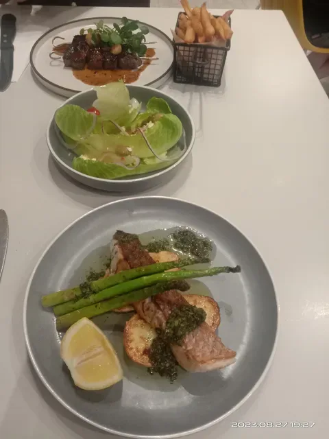 Eastside Social Restaurant & Bar