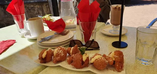 Gracie's Cafe