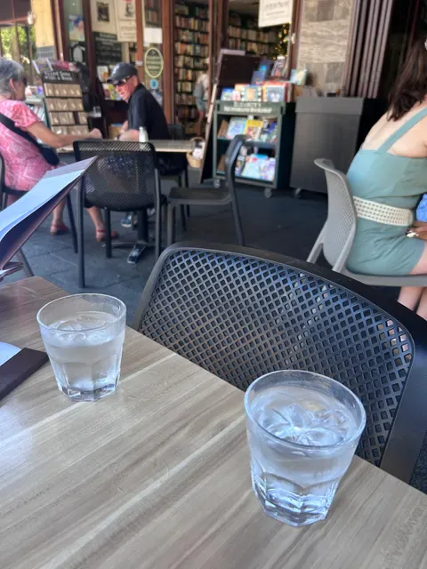 Benny's Bar & Cafe