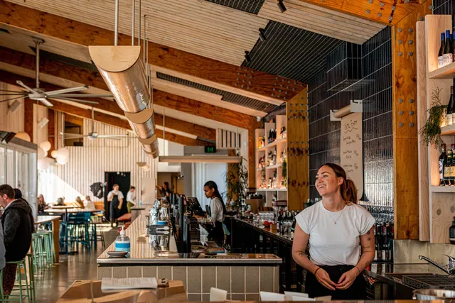 Jetty Bar & Eats
