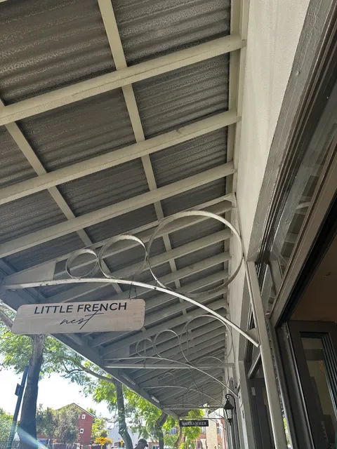 Little French Nest