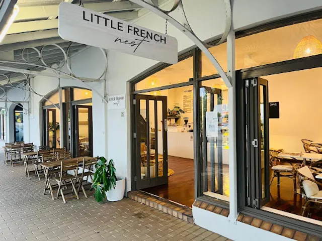 Little French Nest