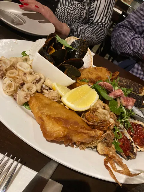 Sandrino Cafe and Pizzeria
