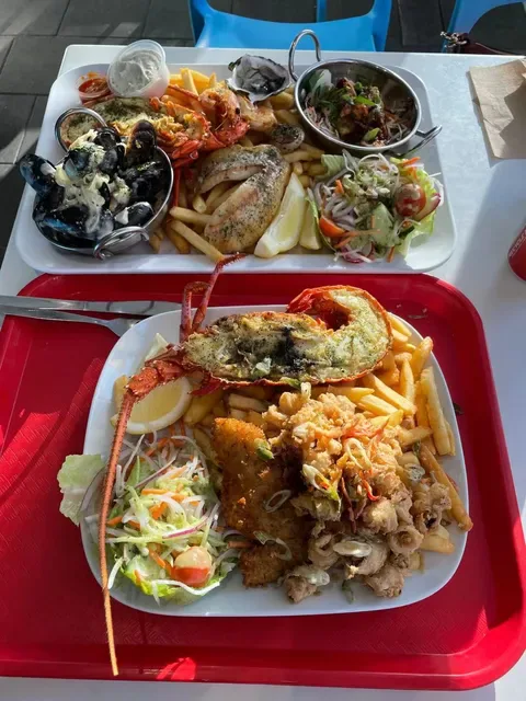 Twin Fin Restaurant & Bar