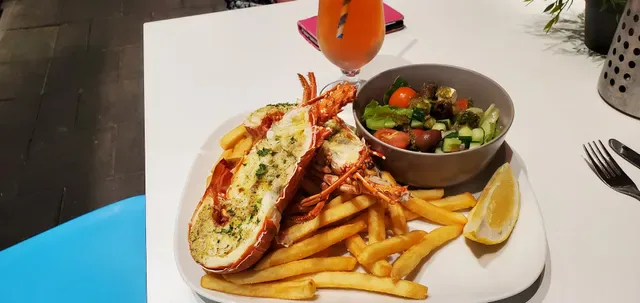 Twin Fin Restaurant & Bar