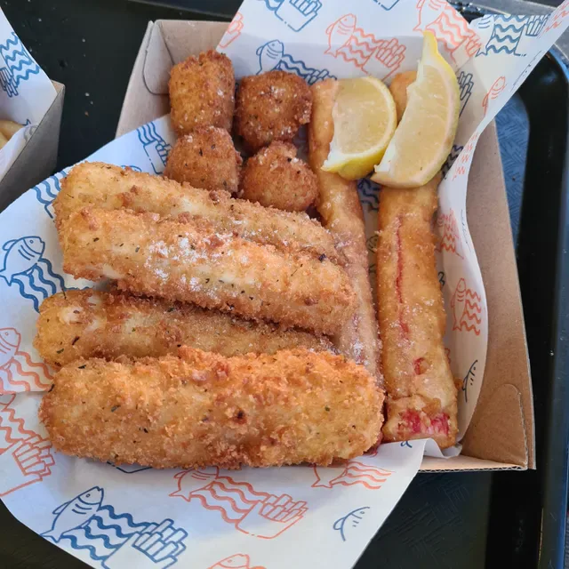 Twin Fin Restaurant & Bar