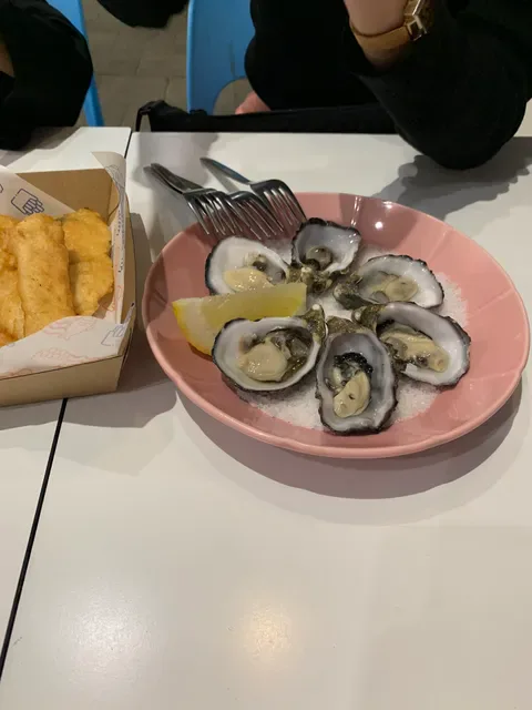 Twin Fin Restaurant & Bar