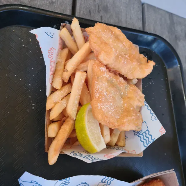 Twin Fin Restaurant & Bar