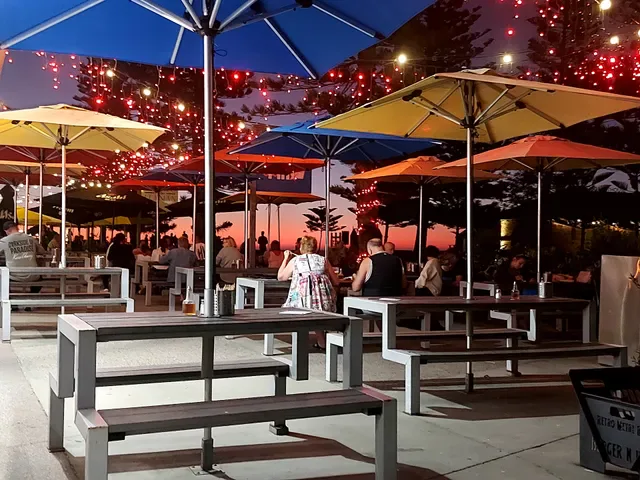 Twin Fin Restaurant & Bar