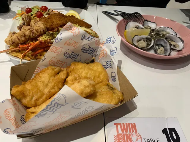 Twin Fin Restaurant & Bar