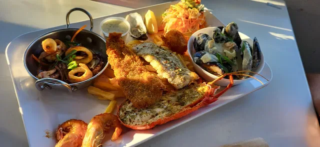 Twin Fin Restaurant & Bar