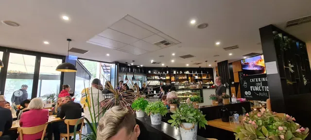Flinderz Cafe & Restaurant
