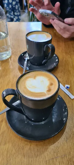 Flinderz Cafe & Restaurant