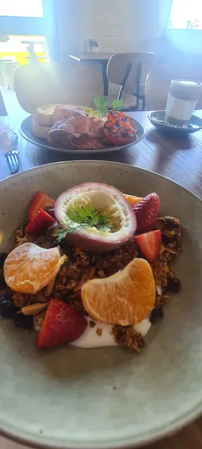 Sistas Burns Beach Cafe & Restaurant