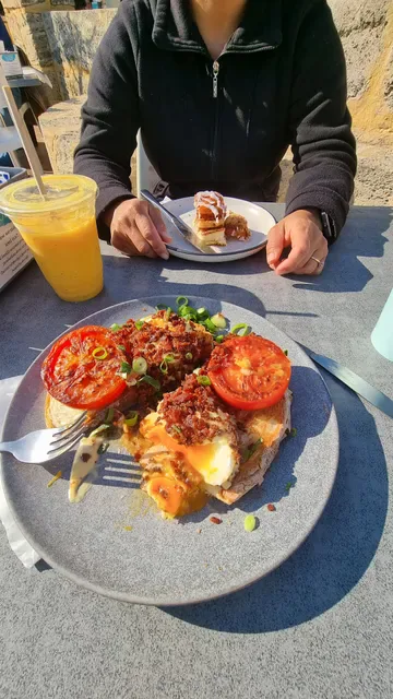 Sistas Burns Beach Cafe & Restaurant