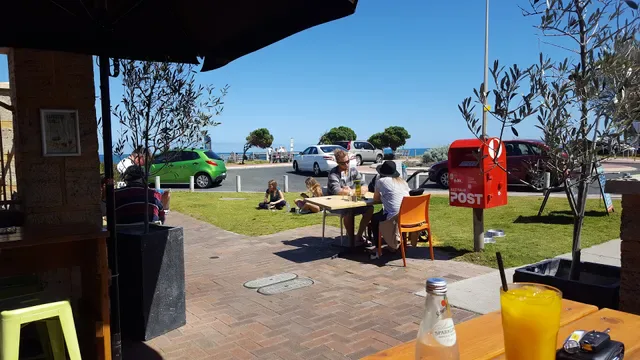 Sistas Burns Beach Cafe & Restaurant