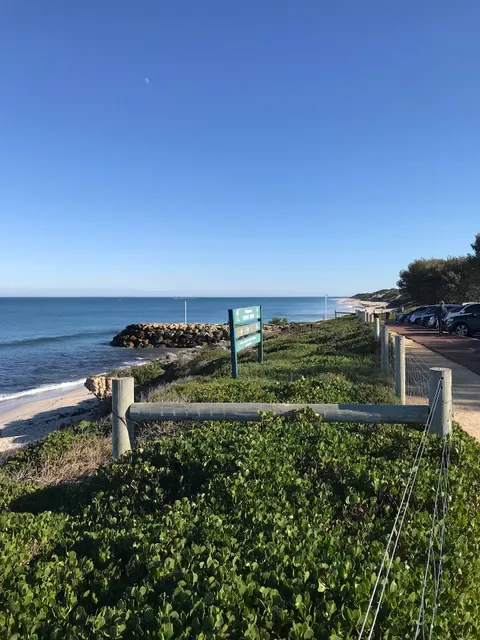 Sistas Burns Beach Cafe & Restaurant