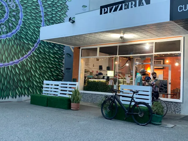 Two Mad Tuscans Traditional Italian Pizzeria