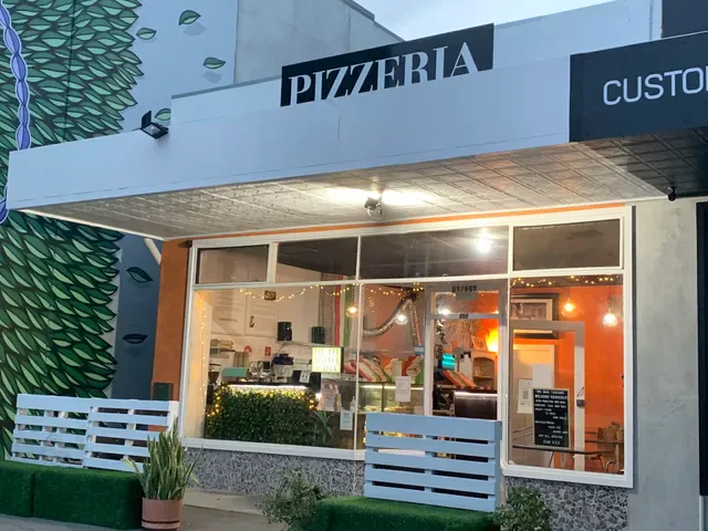Two Mad Tuscans Traditional Italian Pizzeria
