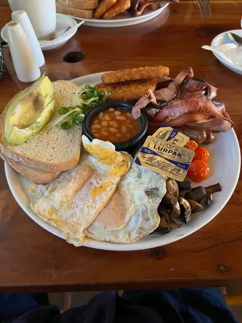 Avocados Bar & Café
