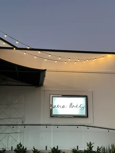 Una Més