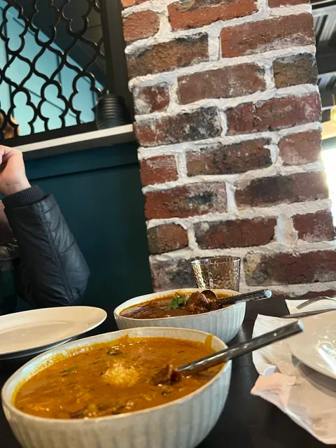 2 Fat Indians