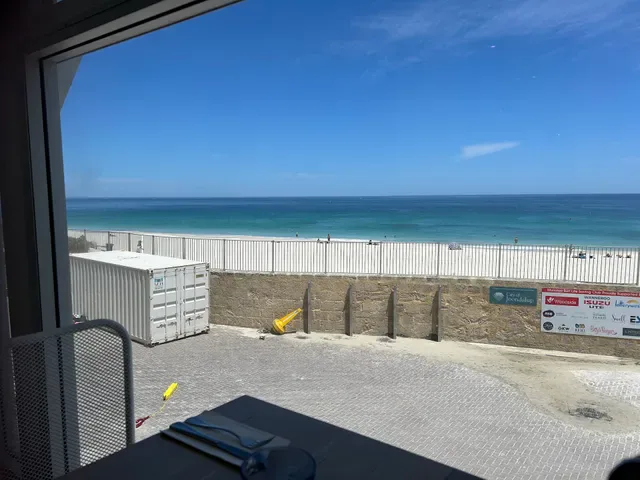 Swell Mullaloo Beach