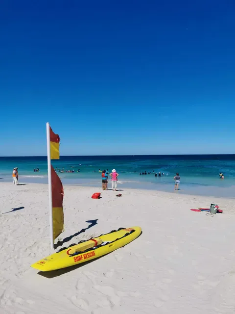 Swell Mullaloo Beach