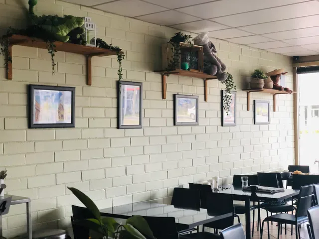 Tie Twist Cafe