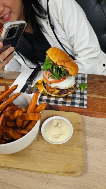 Burgermeister by Fusion